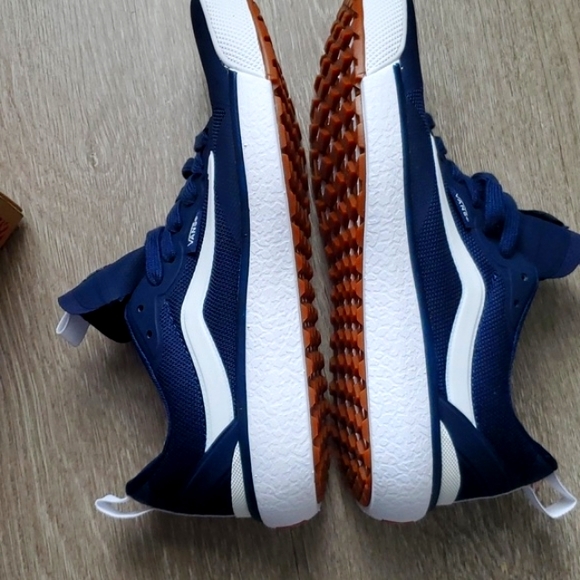 NEW Blue ultracush VANS 💙 - Picture 3 of 7